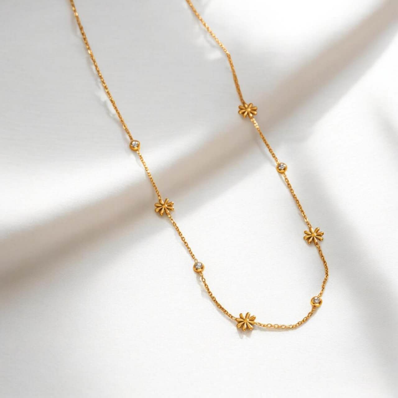 Set de joyas colalr de cuentas flores y circonita y puplsera a juego de acero inoxidable oro 18K PVD waterproof