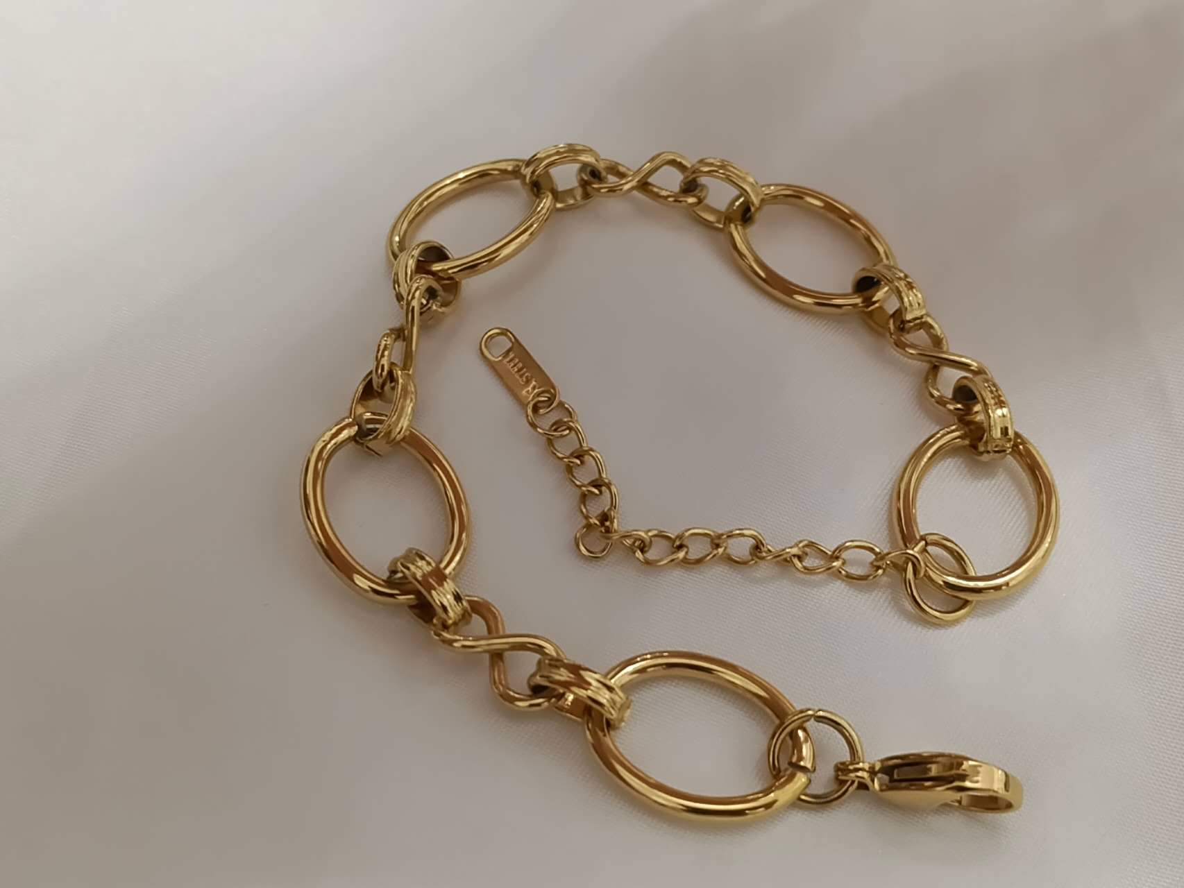 Pulsera de aros anchos infinito de acero inoxidable oro 18K waterproof tarnish-free