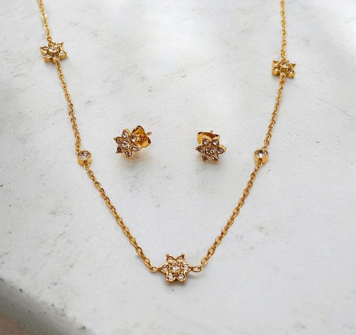 Esencia Floral Conjunto de Collar y Pendientes con Circonita de acero inoxidable oro 18K PVD Waterproof tarnish free