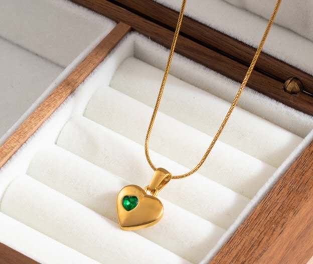 Collar ajustable con extensor cadena serpiente con colgante corazon circonita verde y rosa acero inoxidable oro 18K waterproof tarnish-free