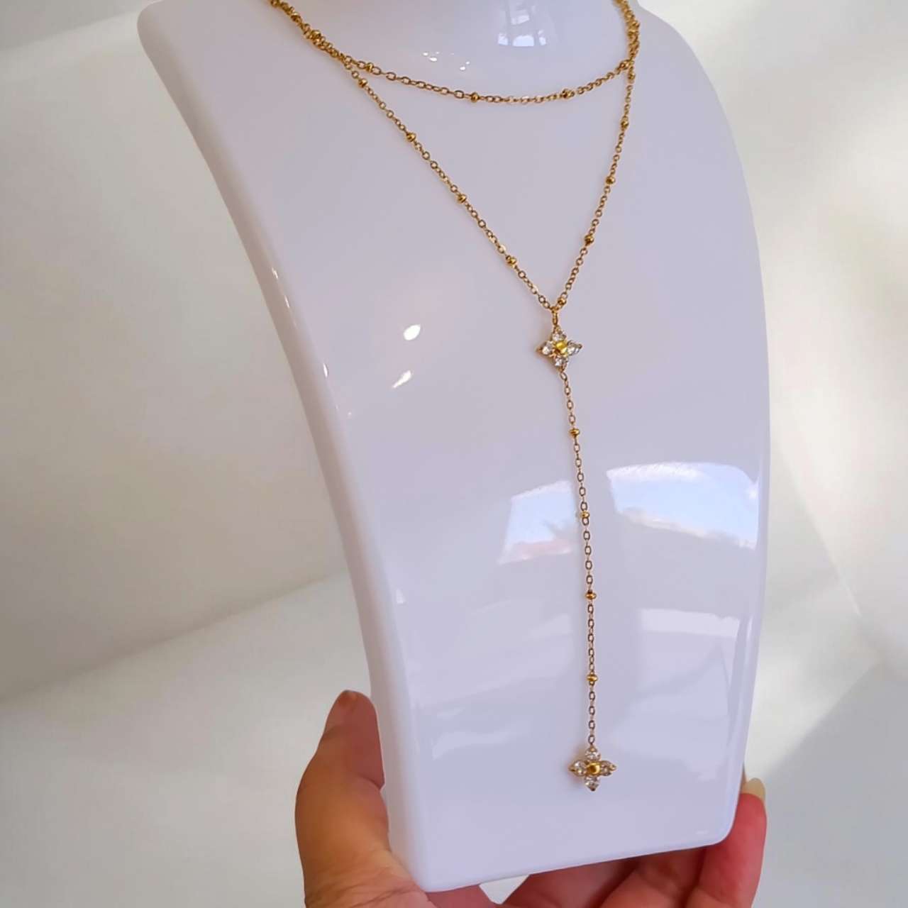 Collar en Y con doble cadena de cuentas bolitas con colgante trebol circonita de acero inoxidable oro 18K waterproof
