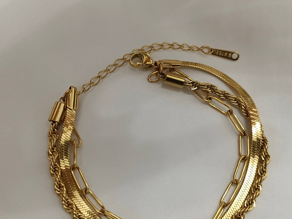 Pulsera con triple cadena con colgante trebol de acero inoxidable oro 18K waterproof tarnish-free