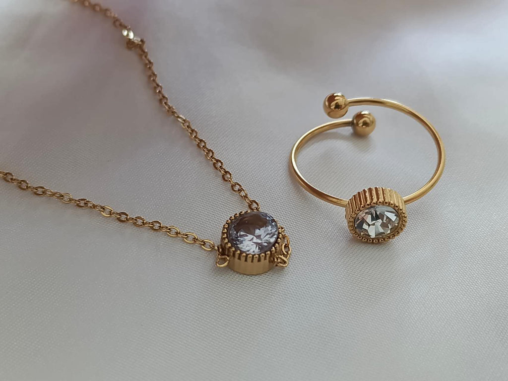 Set de joyas collar ajustable con colgante redonda circonita y anillo a juego de acero inoxidable oro 18K PVD waterproof