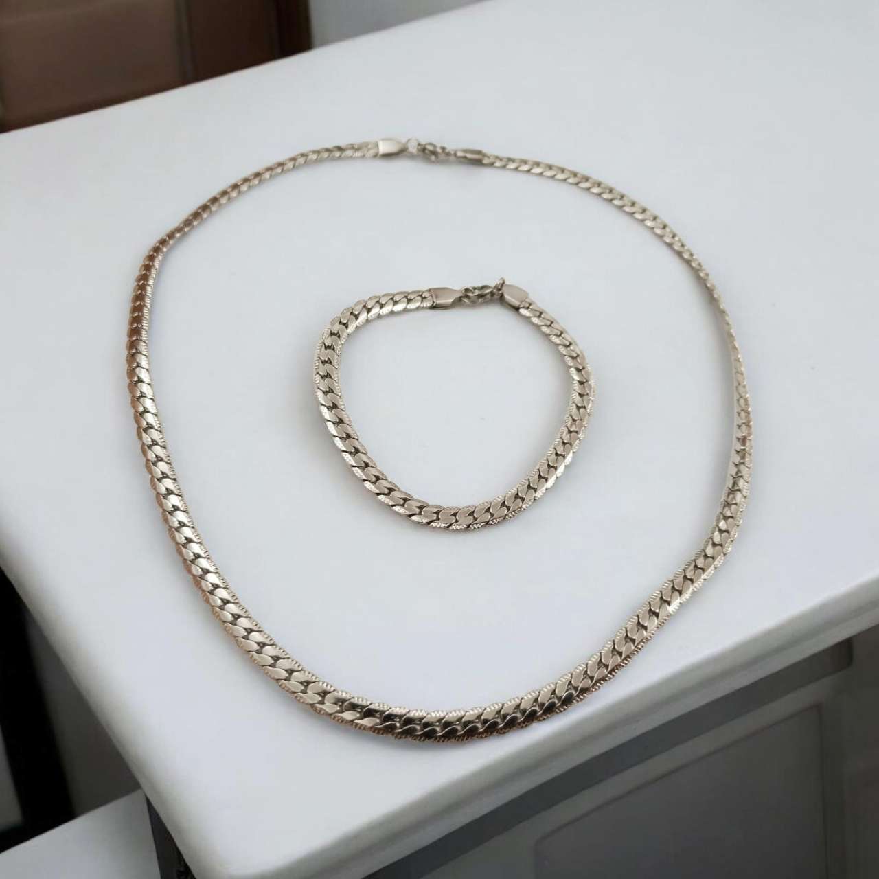 Elegante Set de joyas Collar de 50cm de largo  ancho brillante y pulsera a juego de acero inoxidable para hombre