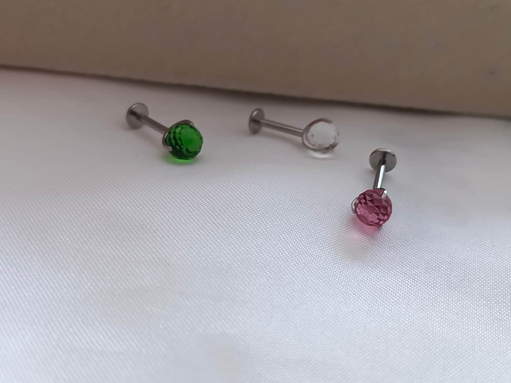 Pendientes  de bola con corte diamane cristal titanio F136