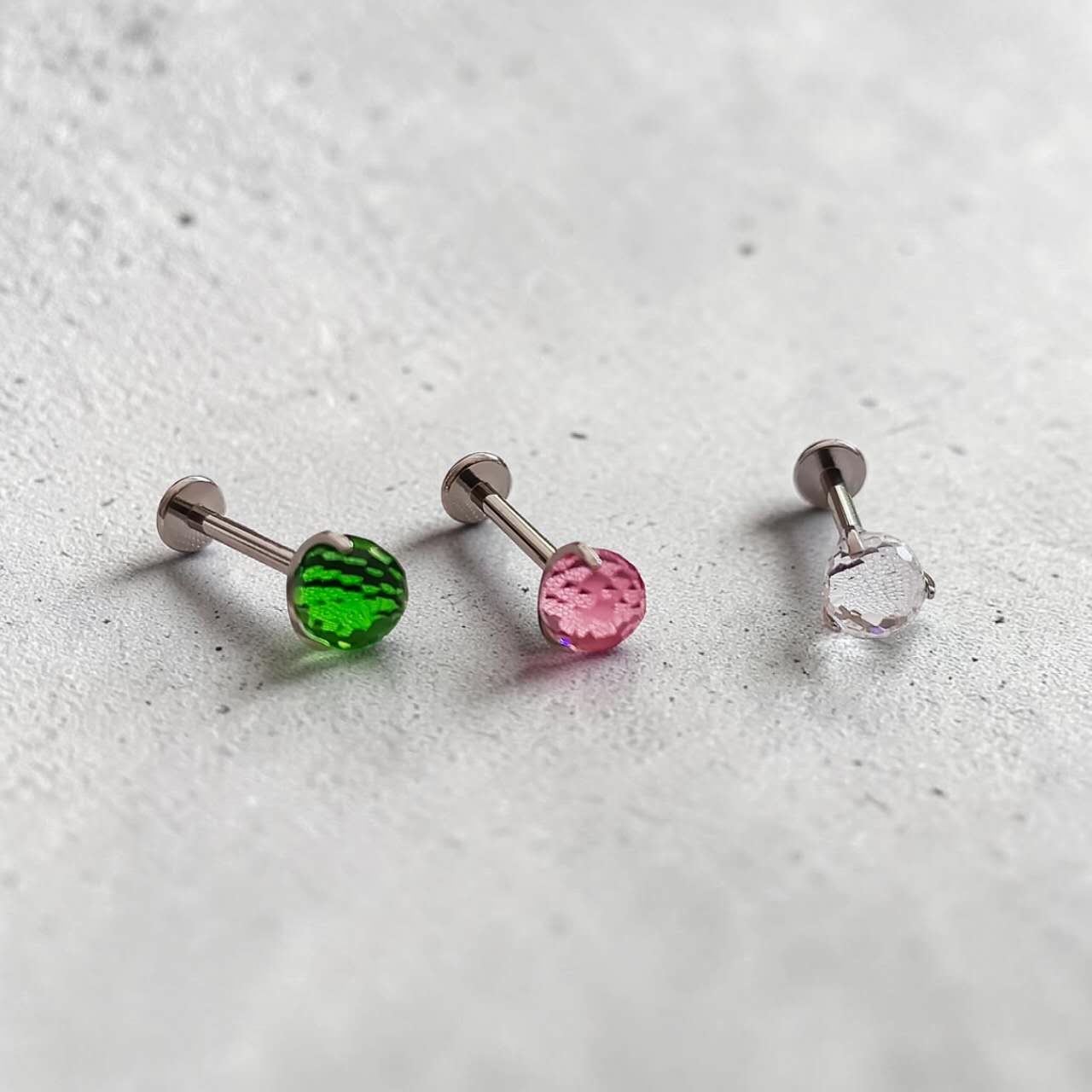 Pendientes  de bola con corte diamane cristal titanio F136