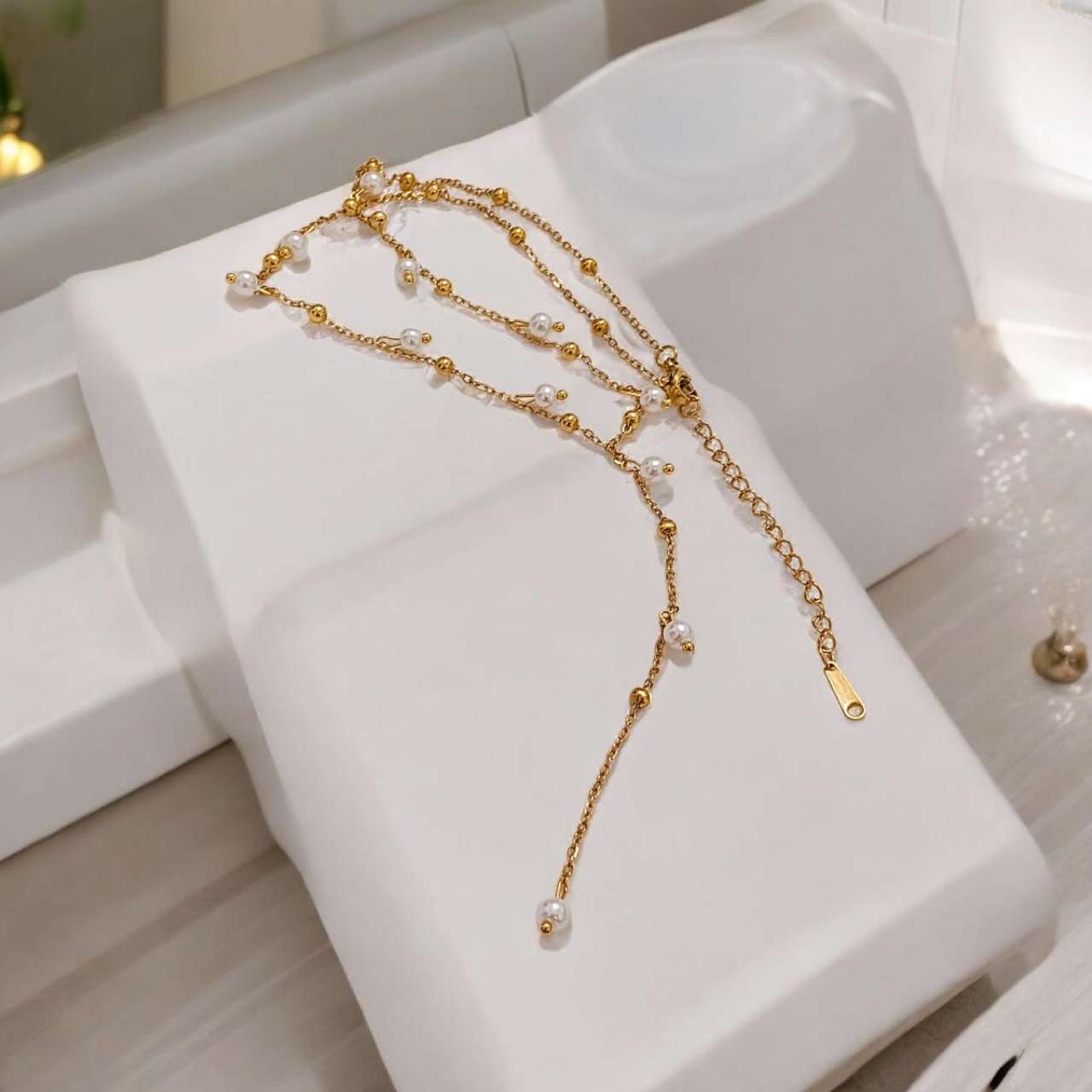 Collar con extensor en Y de cuentas bolitas y perlas Barrocas blancas de acero inoxidable oro 18K waterproof tarnish-free