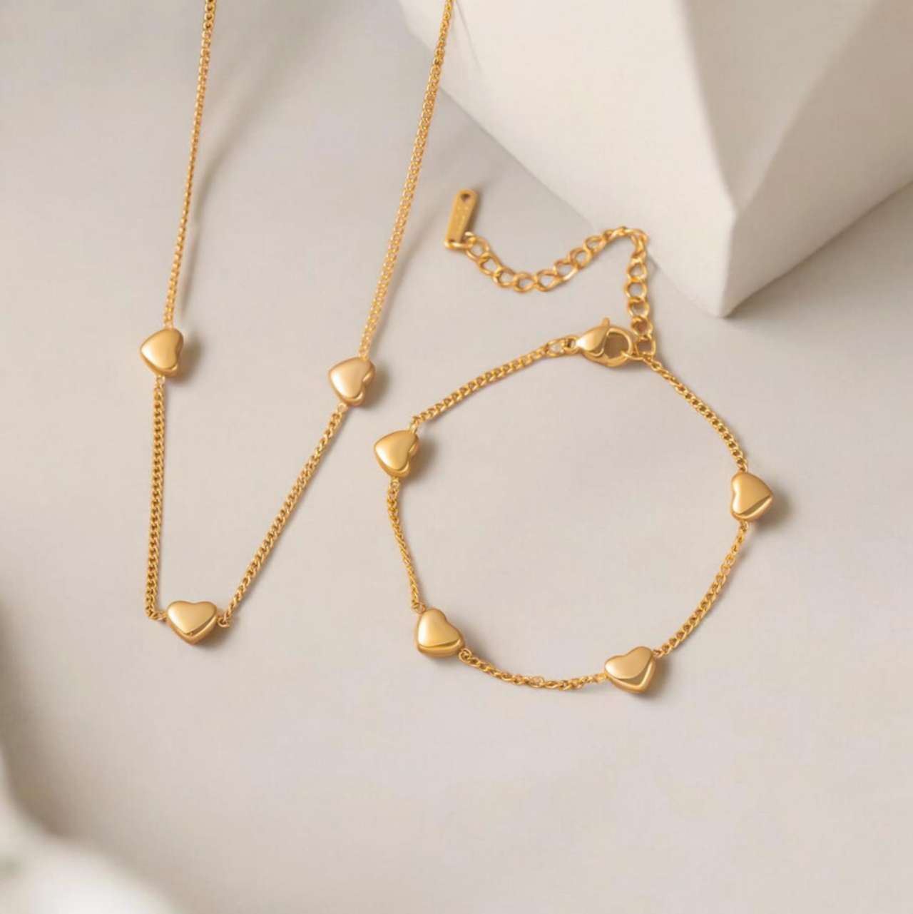 Set de joyas collar ajustable de cuentas corazones y pulsera a juego acero inoxidable oro 18K PVD Waterproof