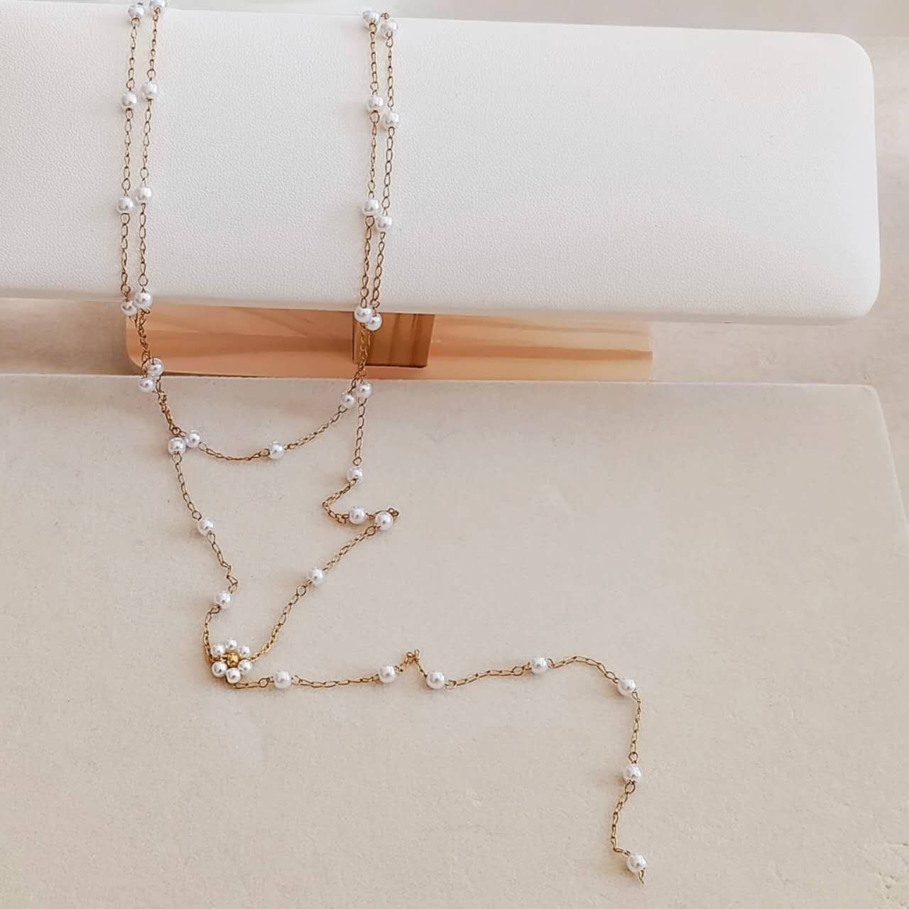 Collar largo de doble capa con cuentas de perlas blancas y flor blanca acero inoxidable oro 18K PVD Waterproof