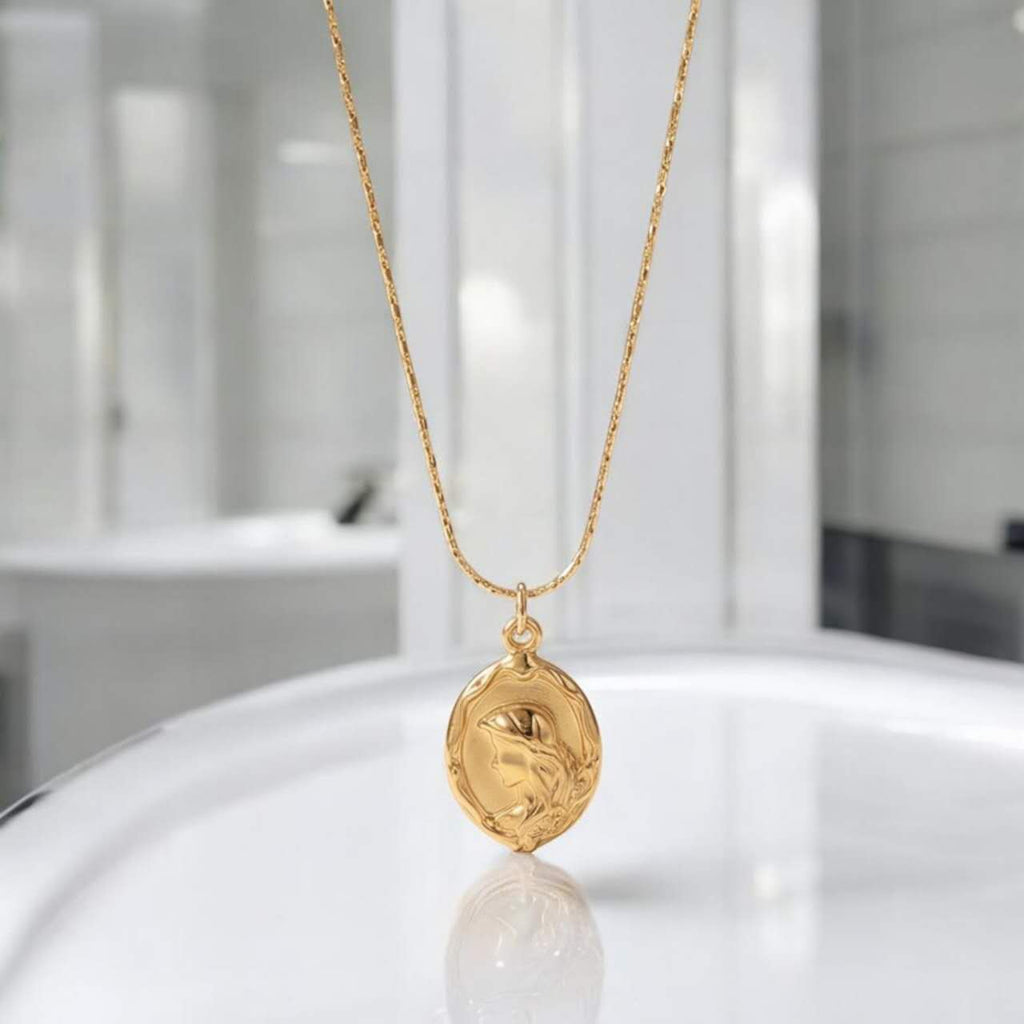 Collar ajustable con colgante medalla ovalada grabado de Sirena de acero inoxidable oro 18K Waterproof tarnish-free