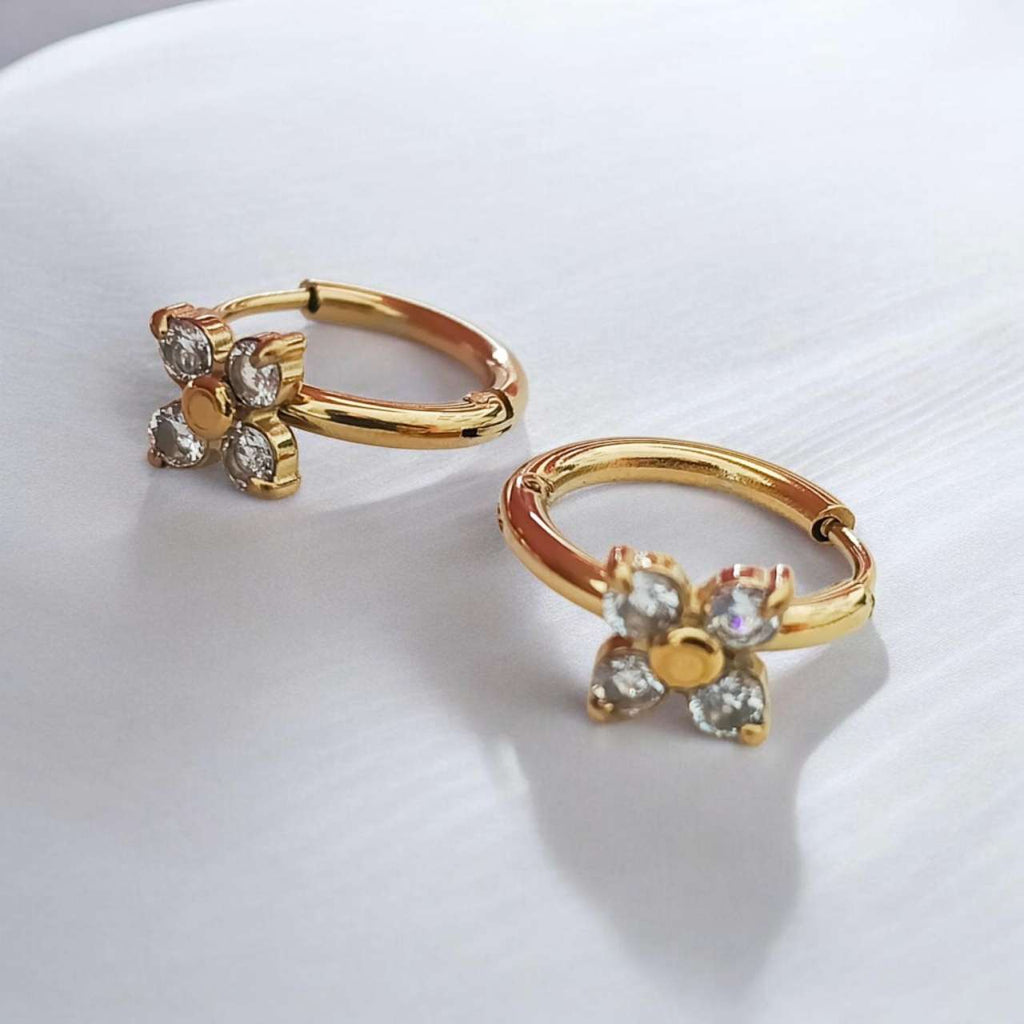 Pendientes de aros de forma Trébol circonita de acero inoxidable oro 18K PVD Waterproof