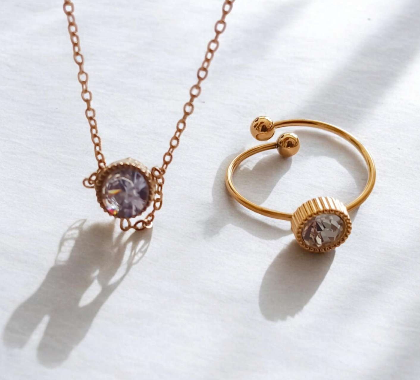 Set de joyas collar ajustable con colgante redonda circonita y anillo a juego de acero inoxidable oro 18K PVD waterproof