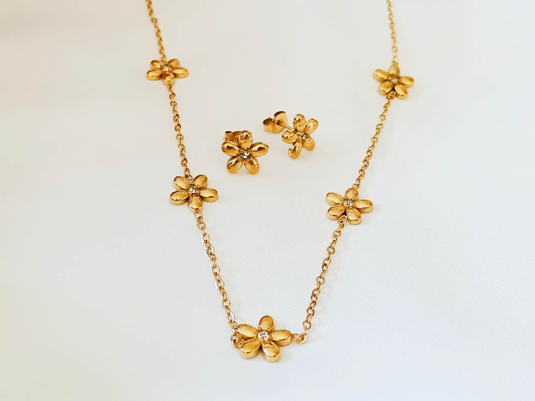 Set de joyas collar ajustable de cuentas flores y circonitas y pendientes a juego de acero inoxidable oro 18K waterproof tarnish-free