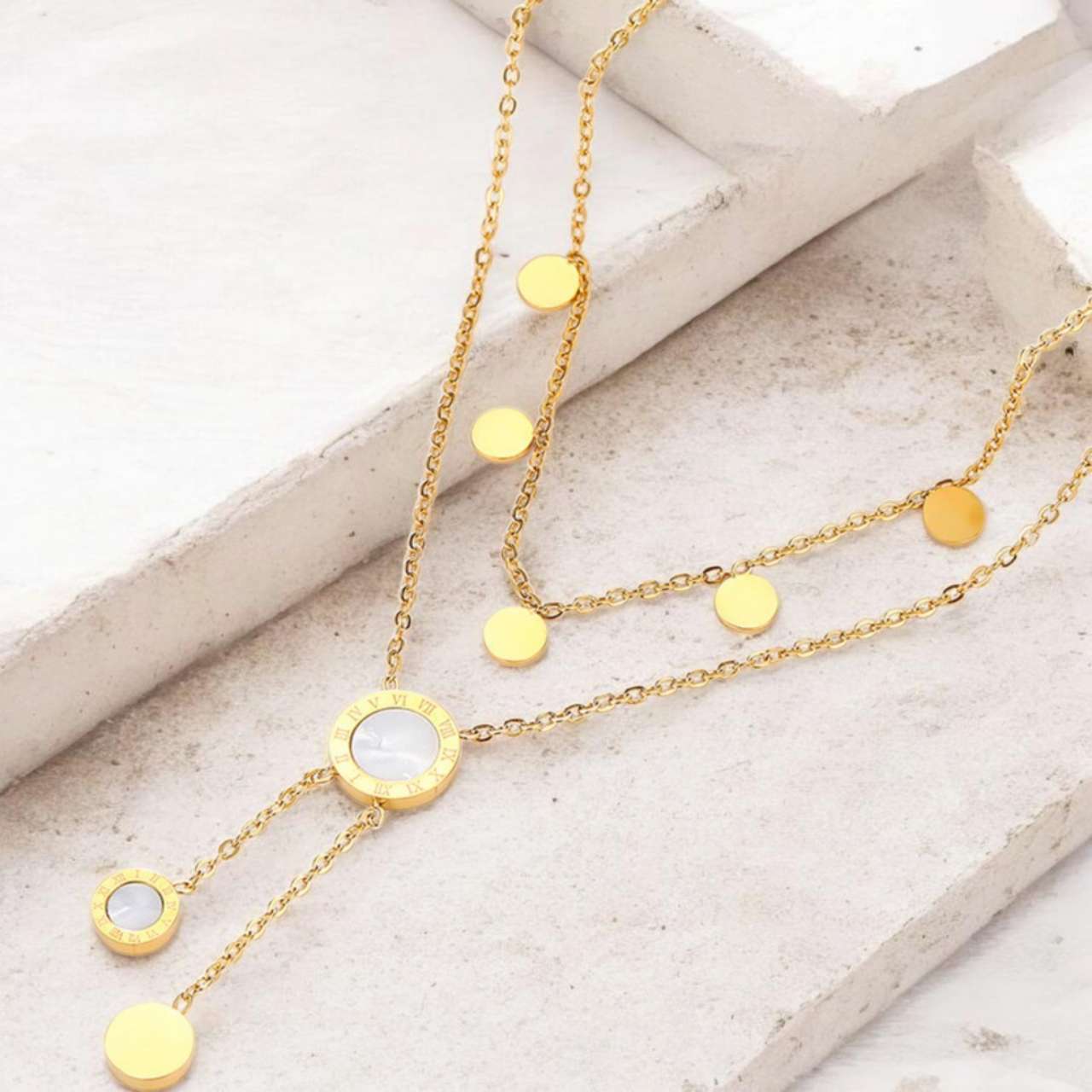 Collar con extensor de doble cadena con colgantes discos y colgante numero romano de acero inoxidable oro 18K PVD Waterproof tarnish-free