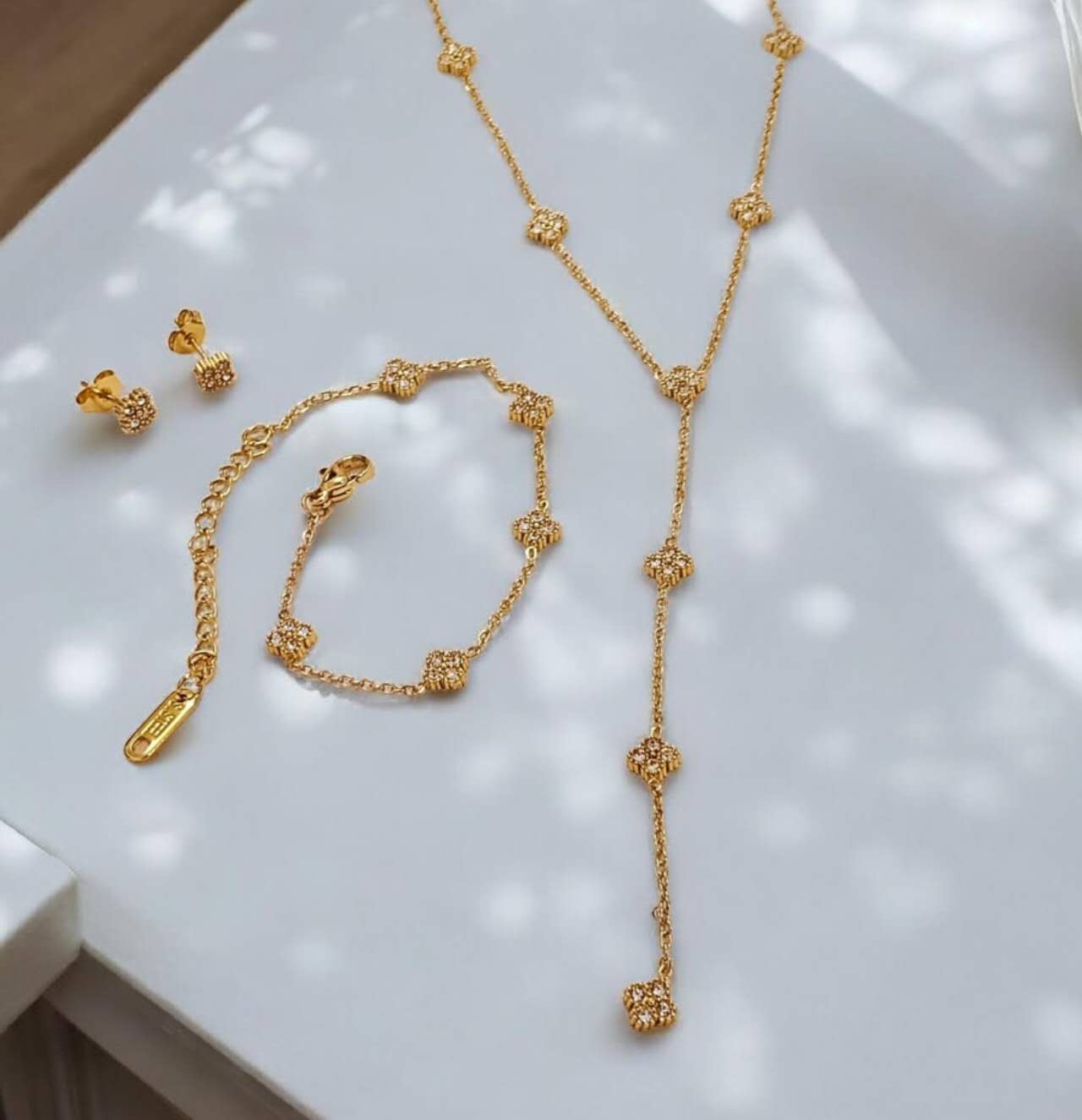 Set de joyas collar ajustable en Y de cuentas de trebol pulsera pendientes a juego de acero inoxidable oro 18K waterproof