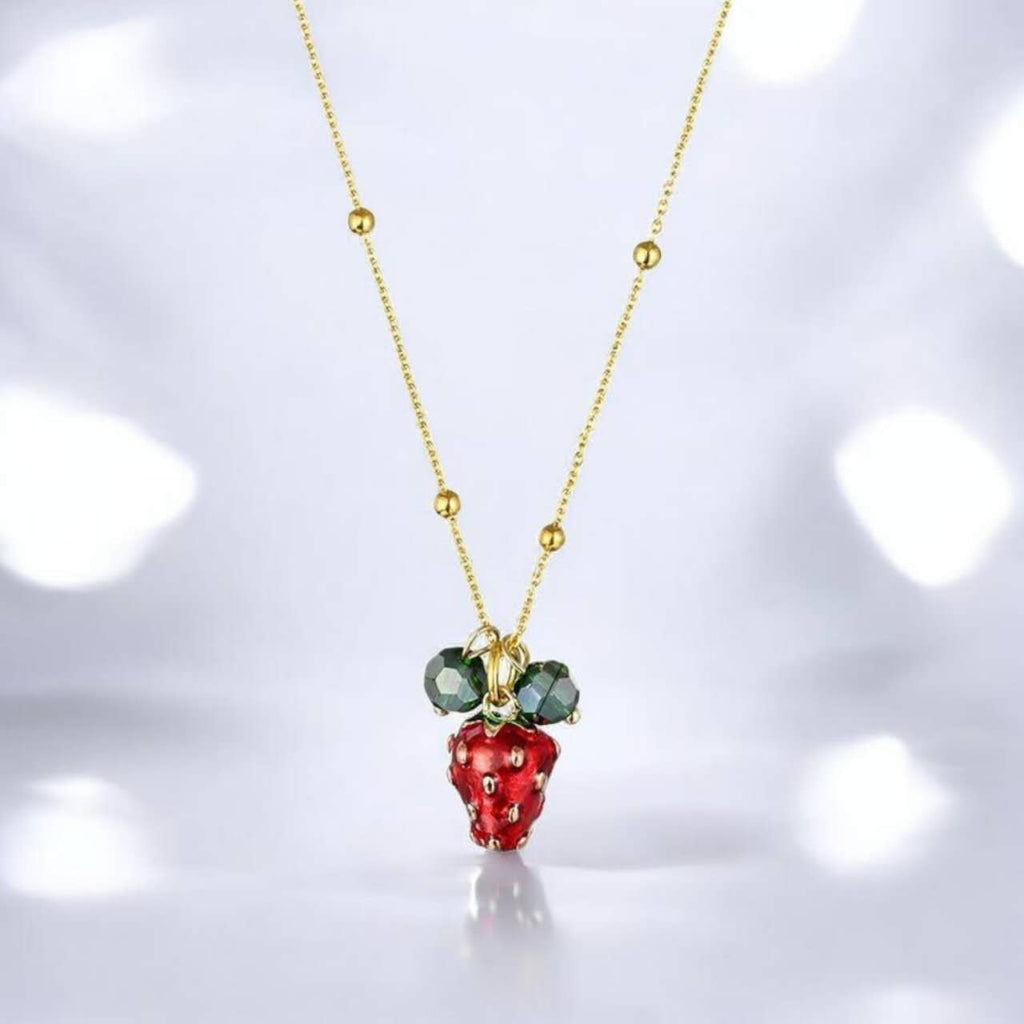 Sabor a Verano: collar Amuleto Fresa 3D Cuentas Verdes acero inoxidable oro 18K PVD Waterproof