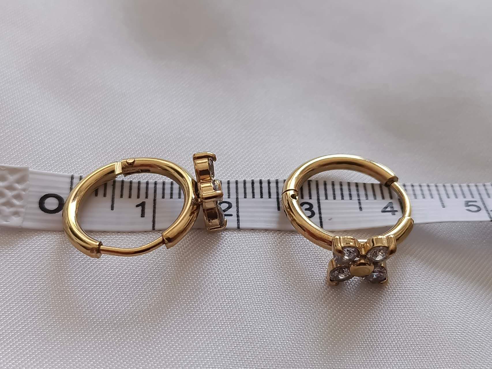 Pendientes de aros de forma Trébol circonita de acero inoxidable oro 18K PVD Waterproof