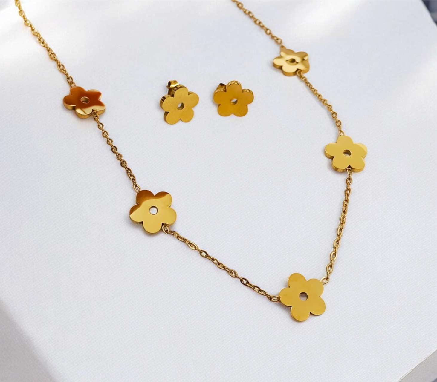 Set de joyas collar ajustable de cuentas de flores y pendientes a juego de acero inoxidable oro 18K PVD Waterproof tarnish-free