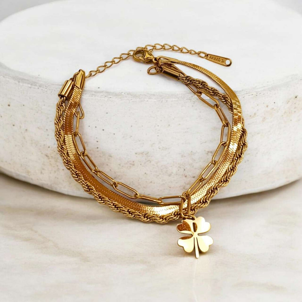 Pulsera con triple cadena con colgante trebol de acero inoxidable oro 18K waterproof tarnish-free