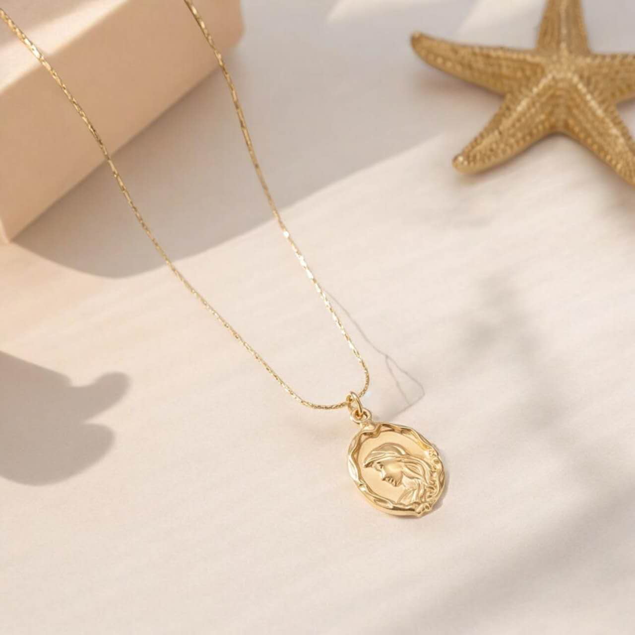 Collar ajustable con colgante medalla ovalada grabado de Sirena de acero inoxidable oro 18K Waterproof tarnish-free