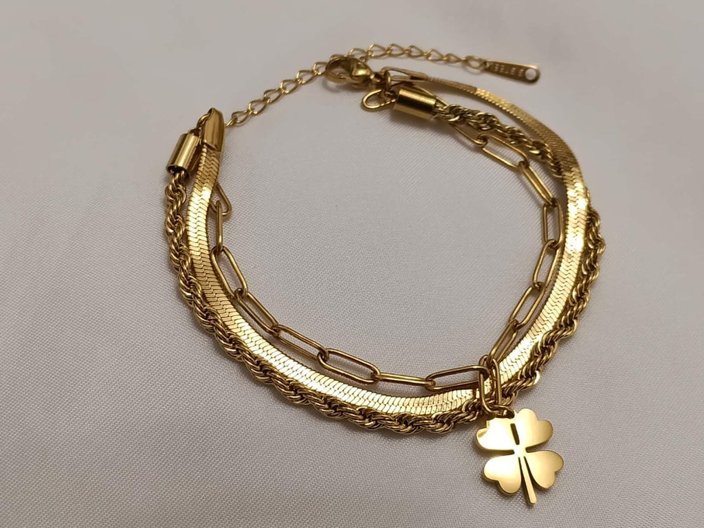 Pulsera con triple cadena con colgante trebol de acero inoxidable oro 18K waterproof tarnish-free