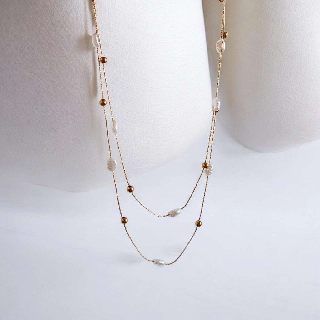 Collar de Doble Capa con Perlas Barrocas blancas, Acero Inoxidable PVD Oro, Ajustable