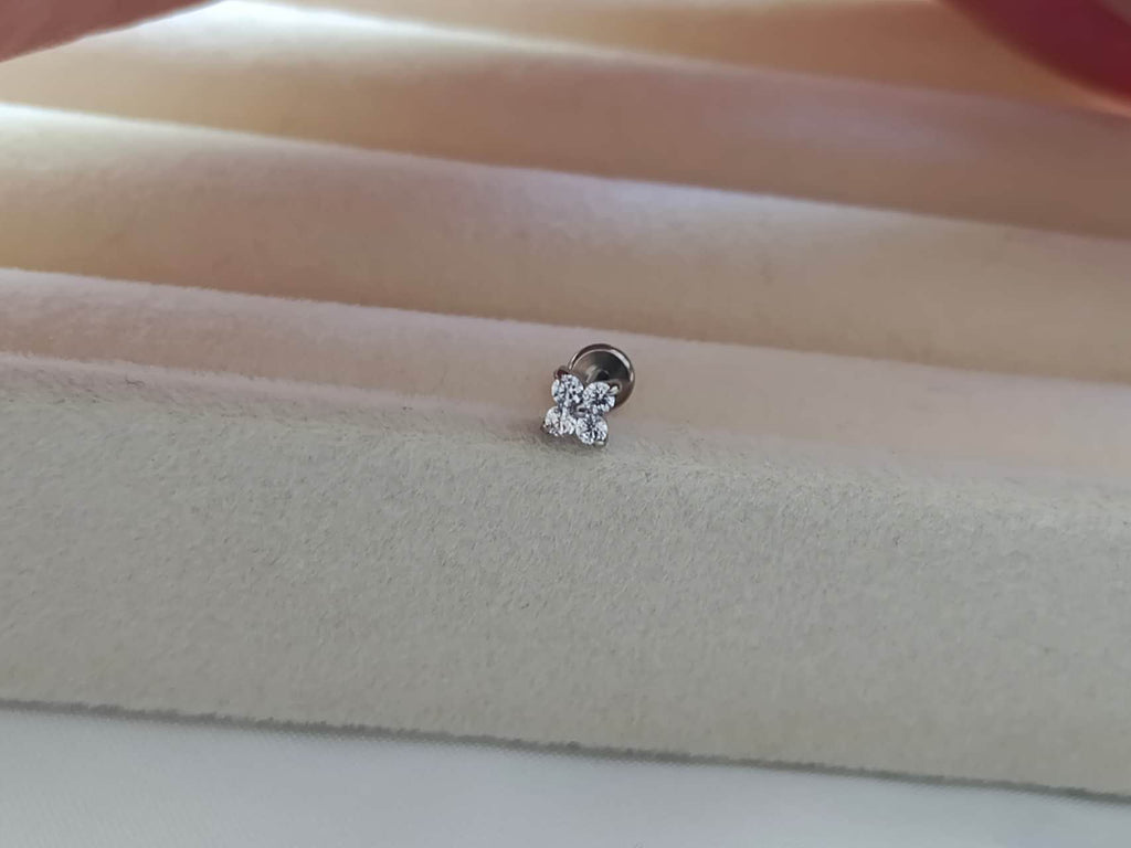 Pendientes Trébol de Titanio F136 con Circonitas rojo azul  para  lóbulo de la oreja