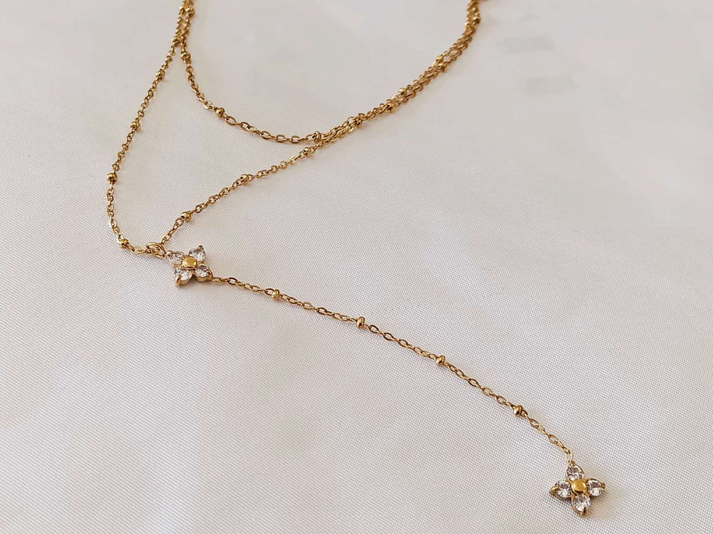 Collar en Y con doble cadena de cuentas bolitas con colgante trebol circonita de acero inoxidable oro 18K waterproof
