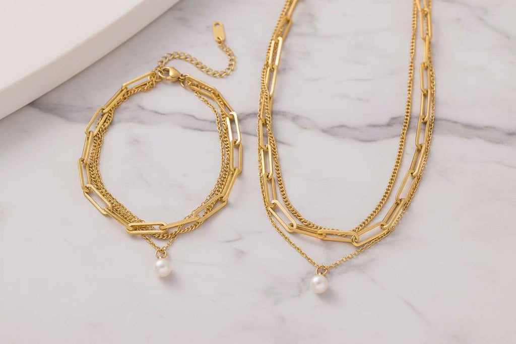 Set de joyas collar de triple cadena con colgante perla y pulsera a juego acero inoxidable oro 18K waterproof tarnish-free