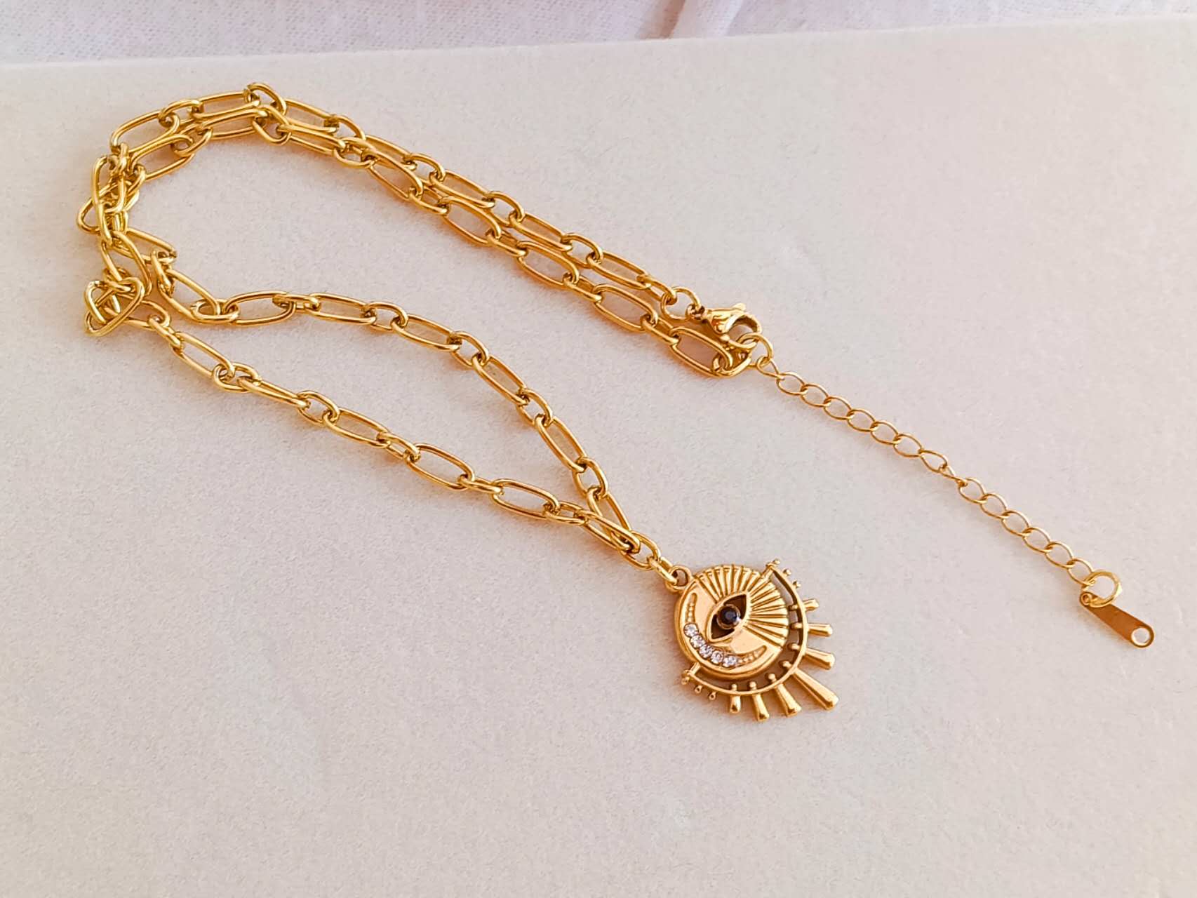 Collar cadena paperclip colgante Ojo Turco Medallón de Sol y Luna acero inoxidable oro bañado 18K waterproof tarnish-free